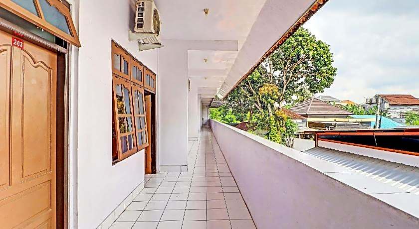 SUPER OYO 1356 Gusti Residence