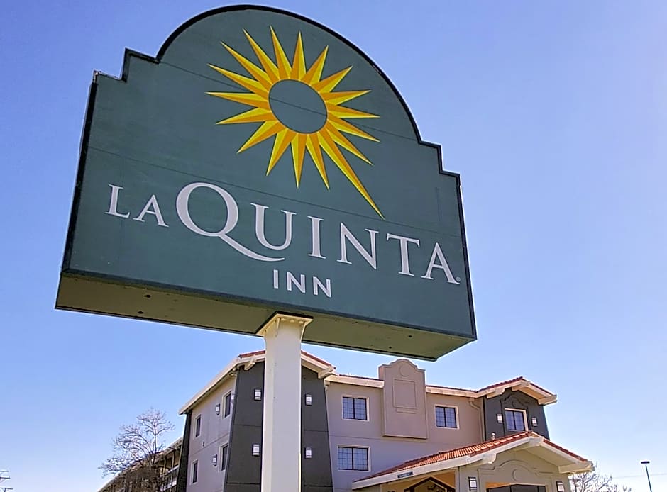 La Quinta Inn & Suites by Wyndham Albuquerque Airport