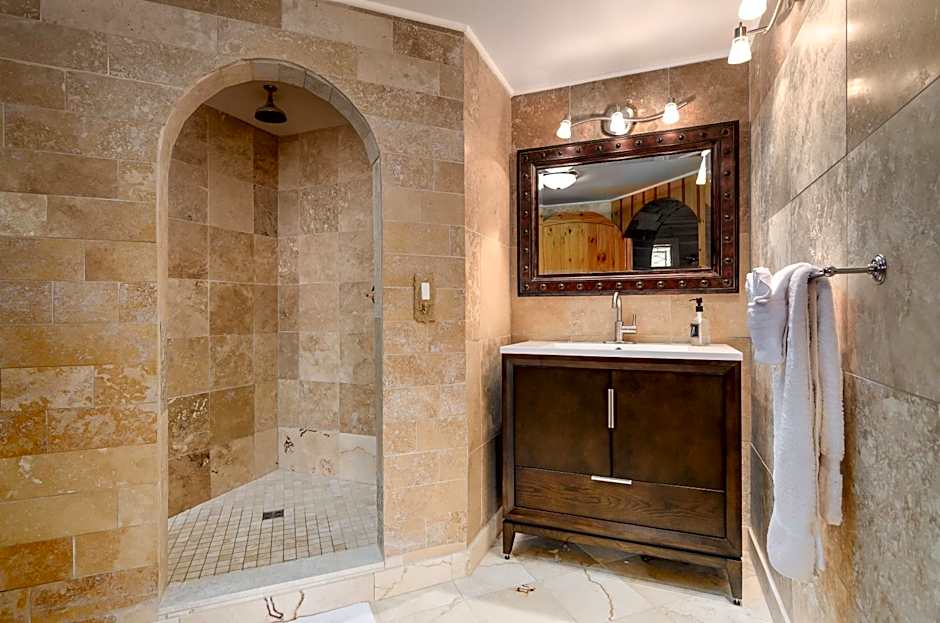 New Park Venue & Suites