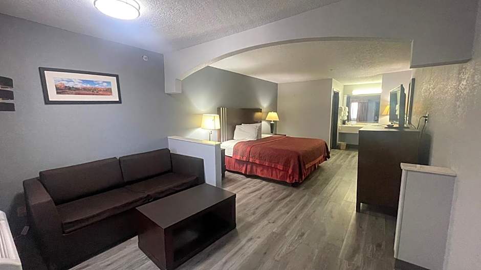 Days Inn & Suites by Wyndham Winnie