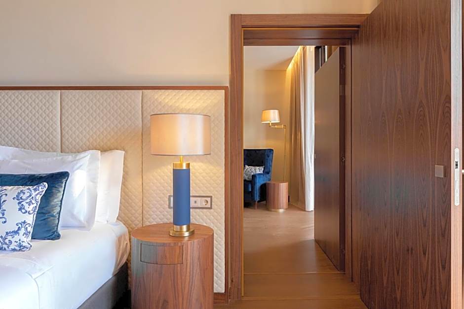 Curio Collection by Hilton Boeira Garden Hotel Porto, Portug