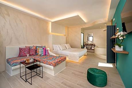 Deluxe Suite with Spa Bath