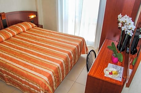 Double or Twin Room with Sea View