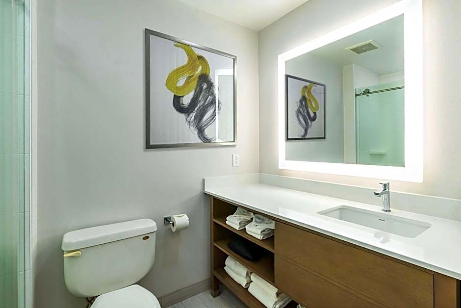 Comfort Suites Kelowna