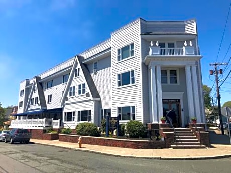 Winthrop Arms Hotel Restaurant Logan Airport