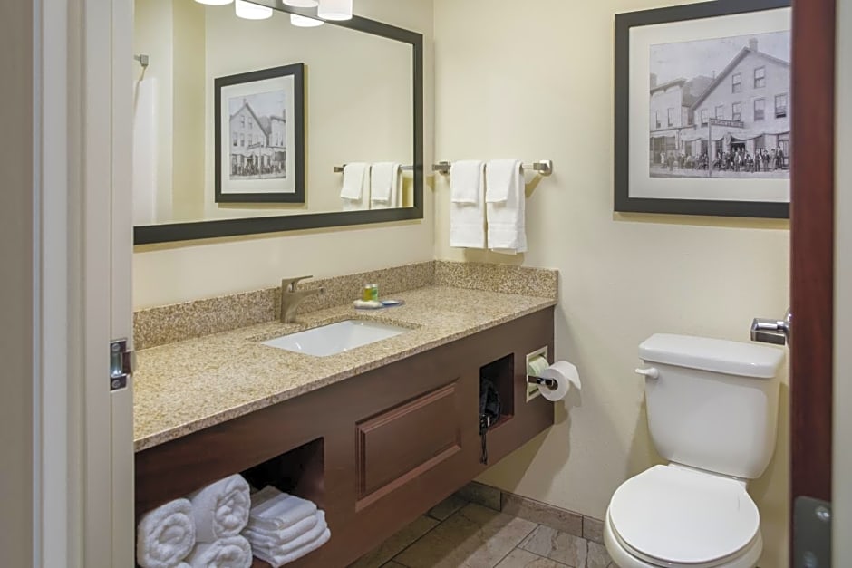 Cobblestone Inn and Suites - Ashland