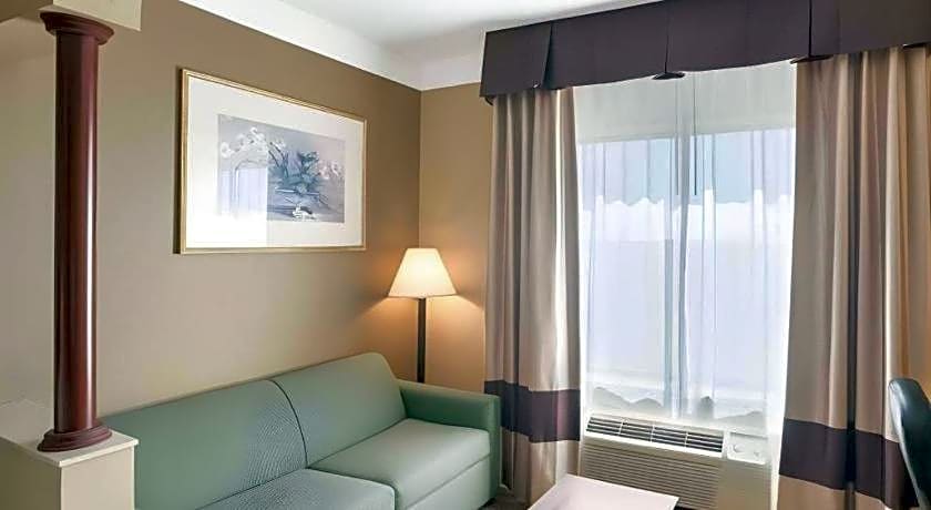 Comfort Suites Plainview