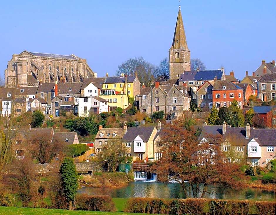 Pettifers Freehouse Hotel