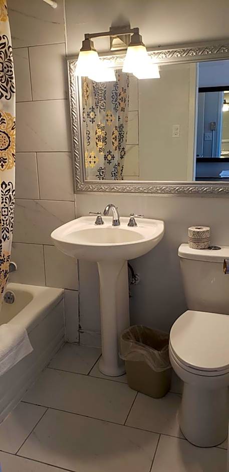 Niagara Falls Courtside Inn