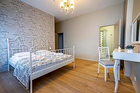 Big Double Room with Private Bathroom