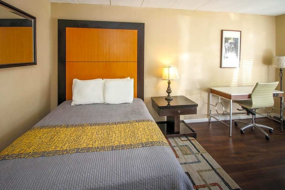 APM Inn and Suites