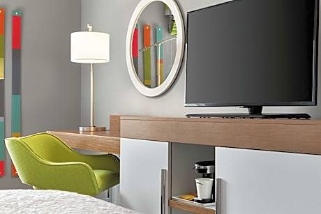 King Room with Work Area - Non-Smoking