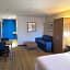 Holiday Inn Express Hotel & Suites Woodland Hills