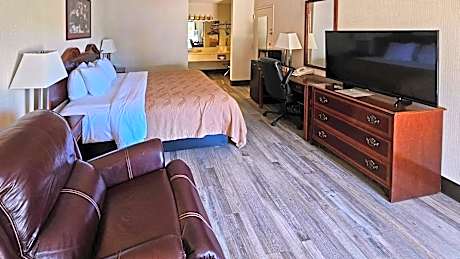 1 King Bed, Nonsmoking