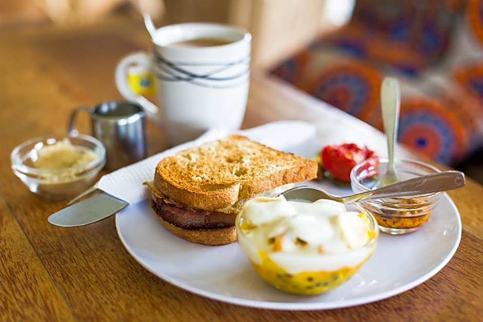 Distant Relatives Ecolodge & Backpackers