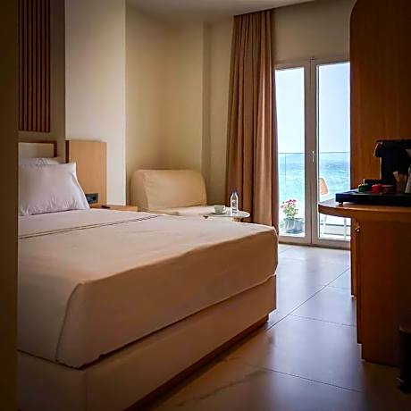 Deluxe Double Room with Balcony and Sea View