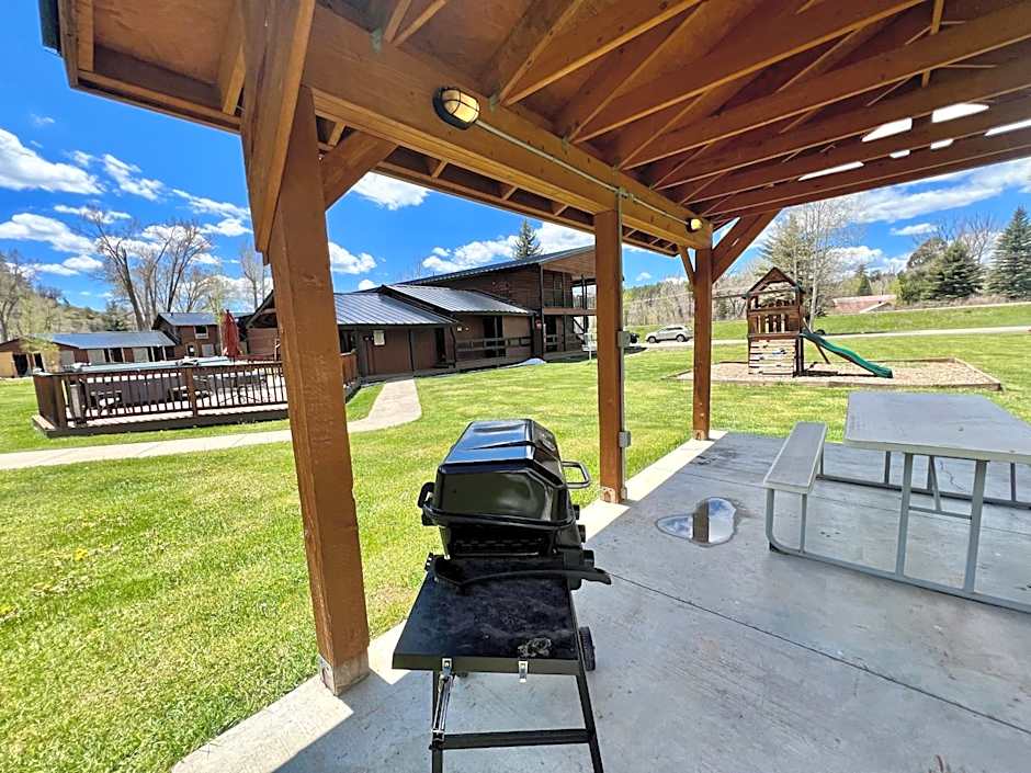 High Creek Lodge and Cabins