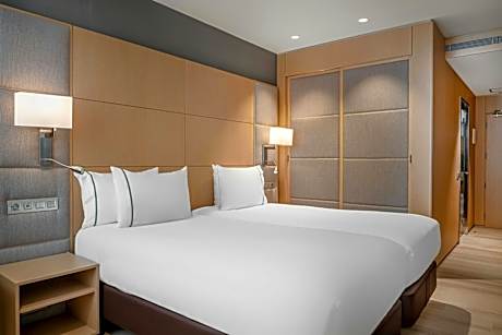 Standard Twin Room with Street View