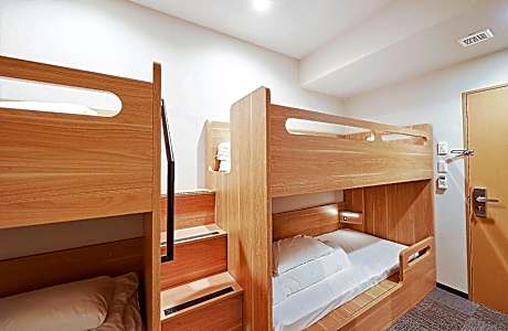 Quadruple Room for 3 People with 2 Bunk Beds and Shared Bathroom - Non-Smoking