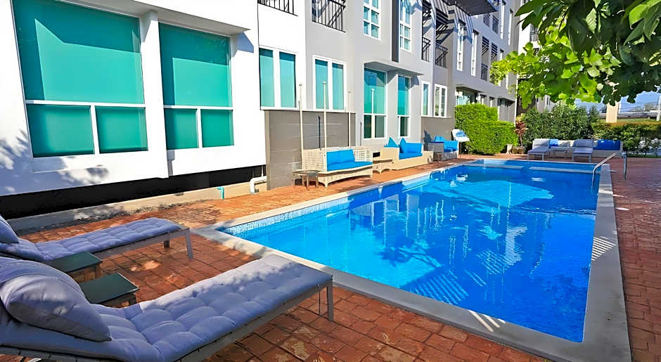 Crystal Suites Suvarnbhumi Airport
