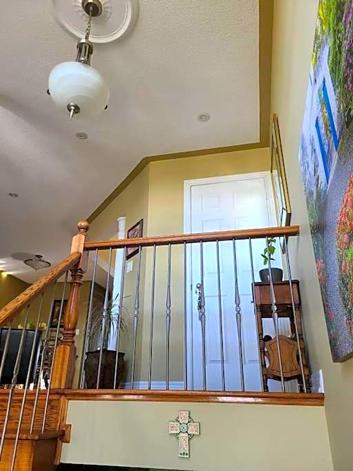 Top Floor of House in S Vaughan All to Yourself