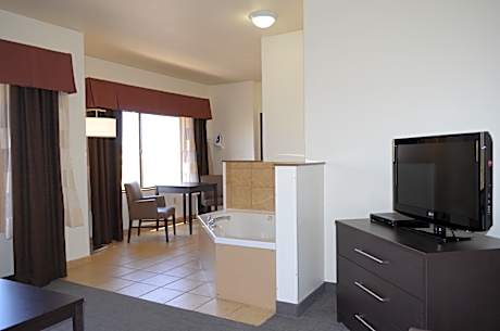 1 King Bed 1 Bedroom Suite Jetted Tub