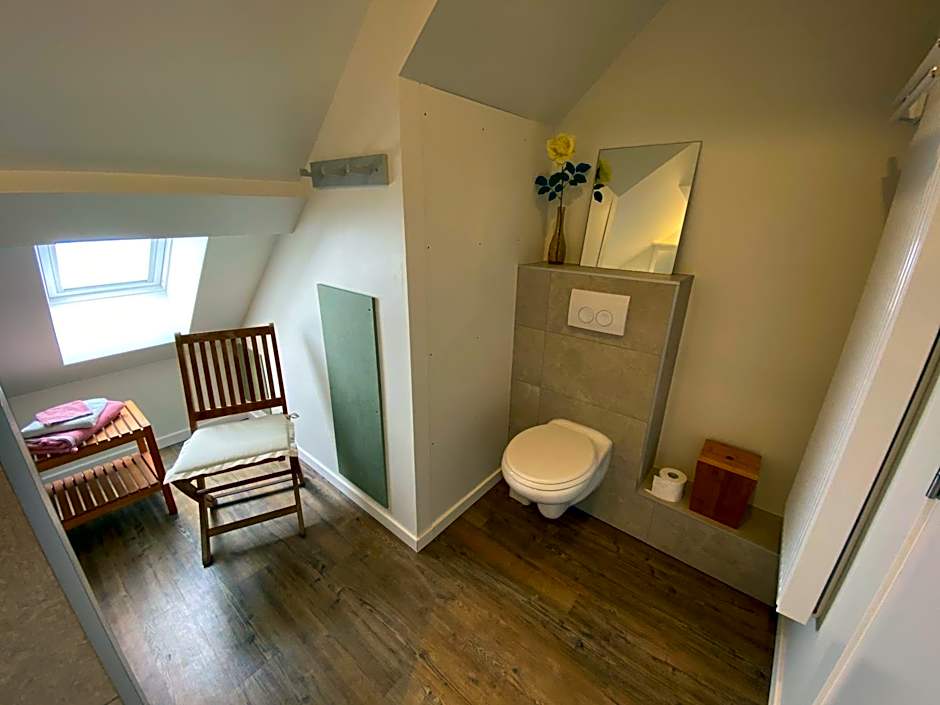 LOGIES-M Comfort Studios Inc Bikes B&B