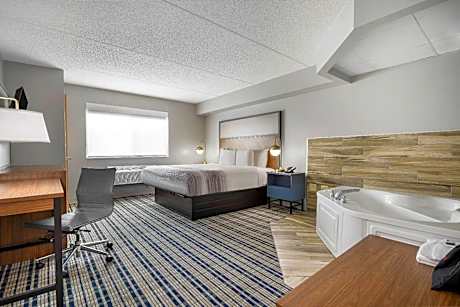 Deluxe King Room - Non-Smoking