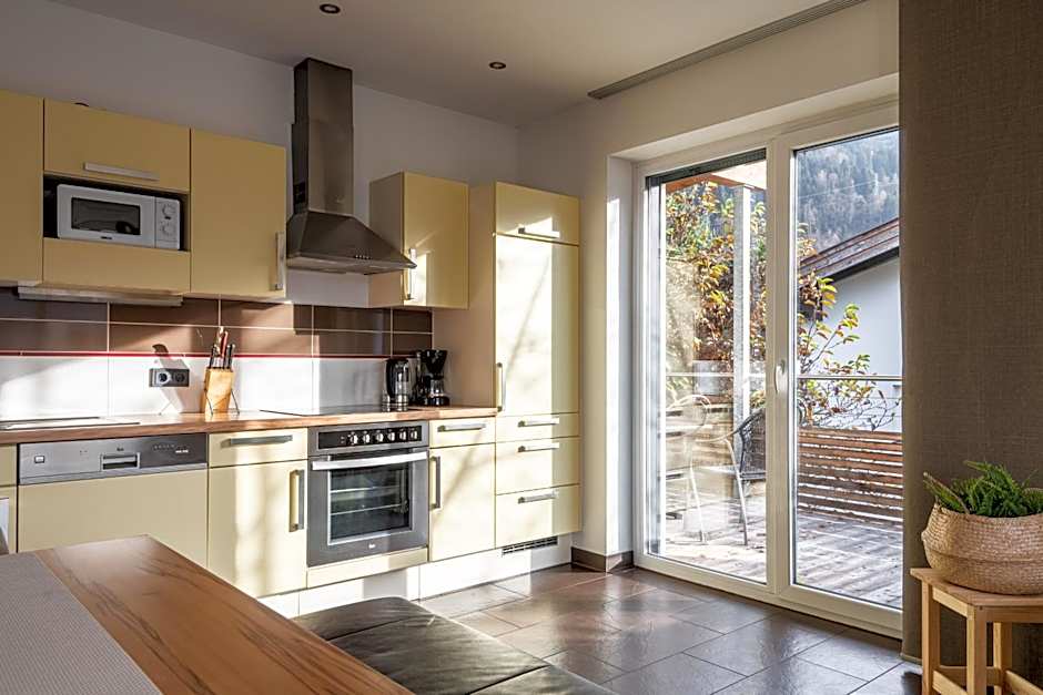 Elinas Mountain Views