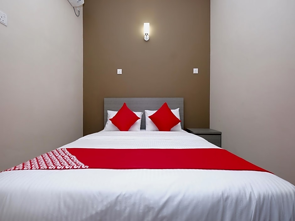 Super OYO 43935 Mancalin Hotel