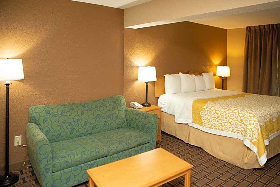 Days Inn by Wyndham Fairmont