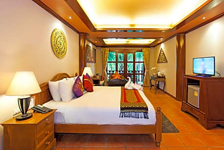 Deluxe Suite Pool View Room with Balcony