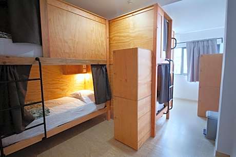 Bed in 6-Bed Mixed Dormitory Room