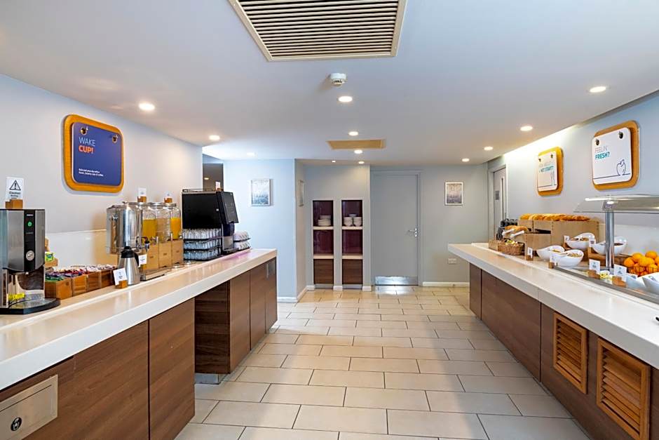 Holiday Inn Express Birmingham Oldbury By IHG
