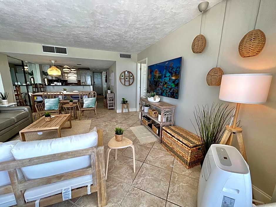 Beach Oasis 704 Lovely Daytona ocean front for 5 sleeps up to 12