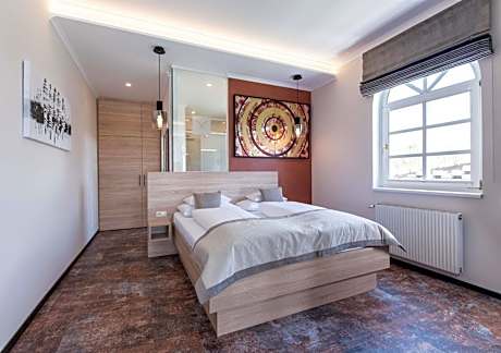 Suite with Lake View and Balcony or Terrace