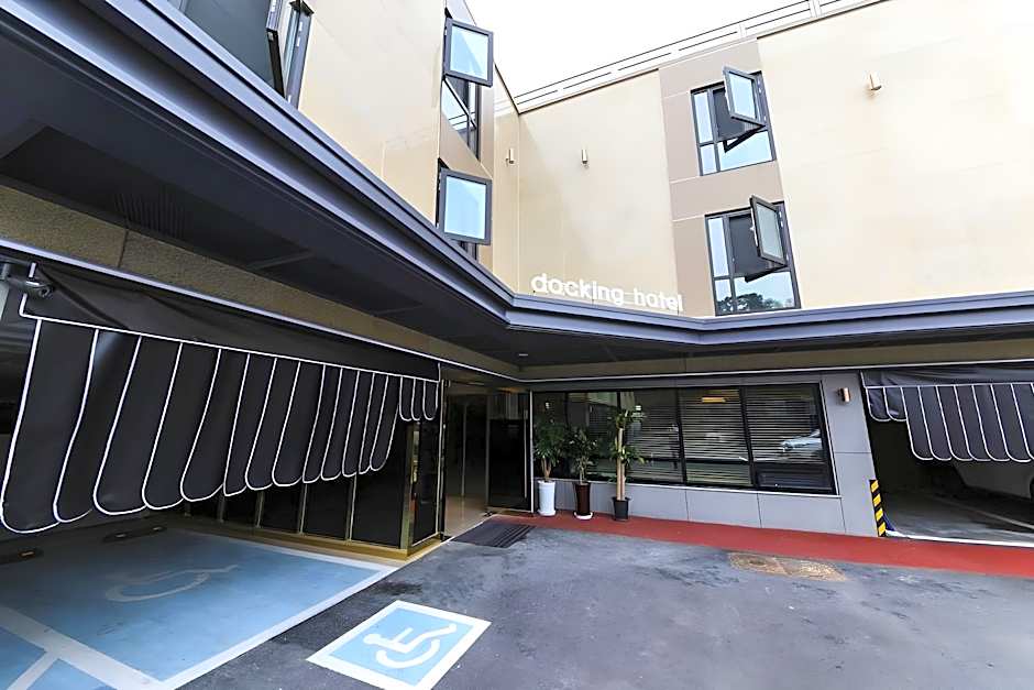 Docking Hotel