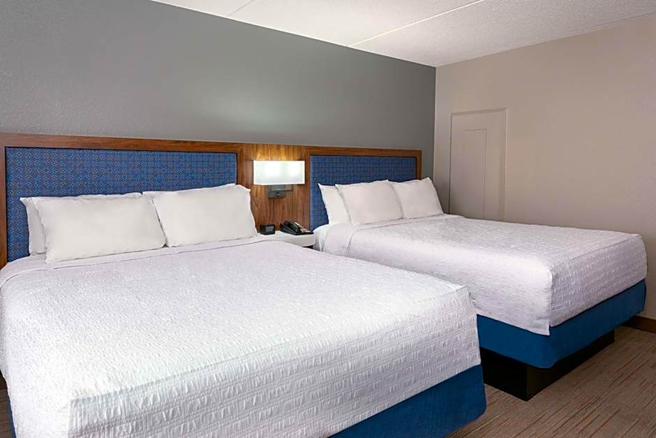 Hampton Inn & Suites Charlottesville at the University