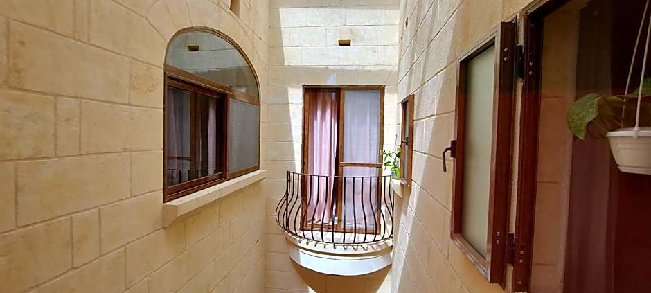 HAPPY & HEALTHY GOZO, self-check-in guest house