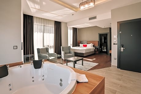 Suvva Suite With Jacuzzi and Balcony