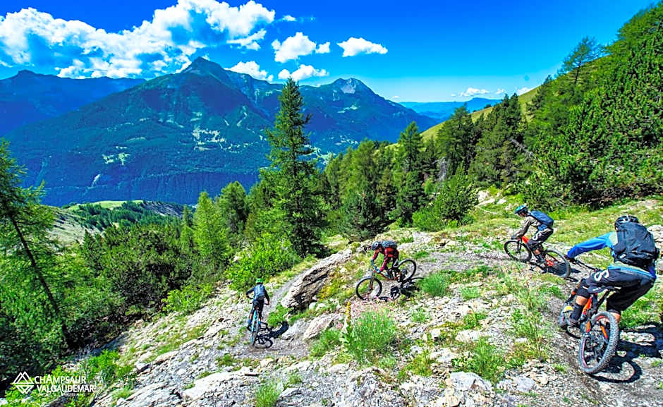 Logis Hôtel & Spa Les Autanes