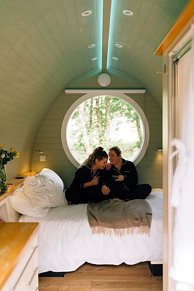 RiverBeds - Luxury Wee Lodges with Hot Tubs