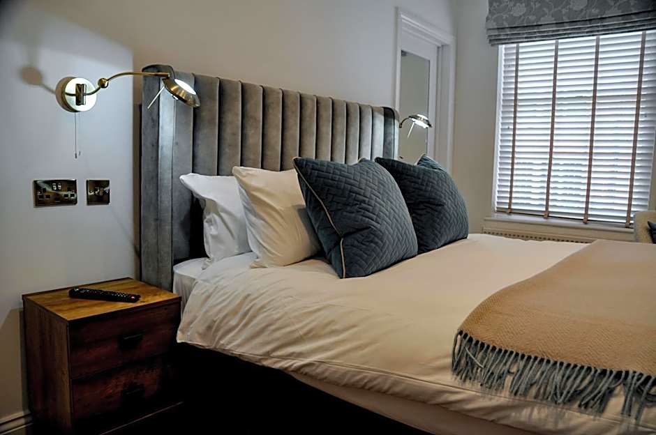 Upstairs at 33 - Self check in boutique accommodation in Worcester Centre