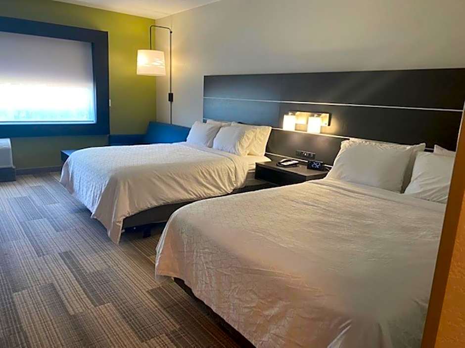 Holiday Inn Express And Suites Warrensburg North By IHG