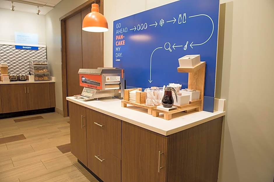 Holiday Inn Express & Suites Dayton North - Vandalia By IHG