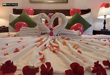 Deluxe Double or Twin Room with City View