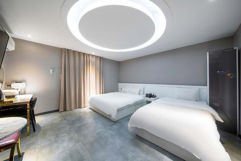 KNox Hotel