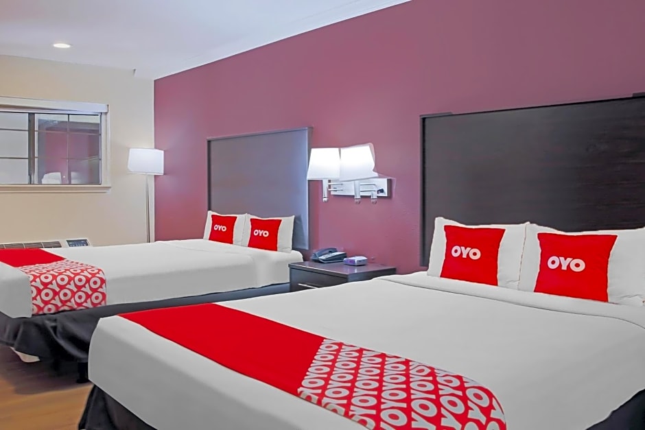 OYO Hotel McAllen Airport South - 1 mi from McAllen Medical Center