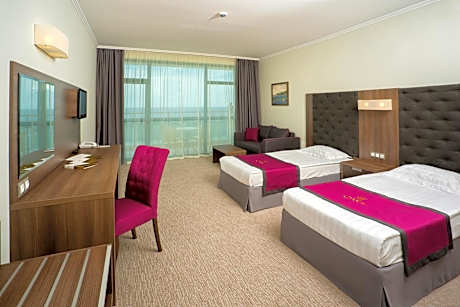 Double or Twin Room with Sea View and Balcony - Free Mini-bar Drinks