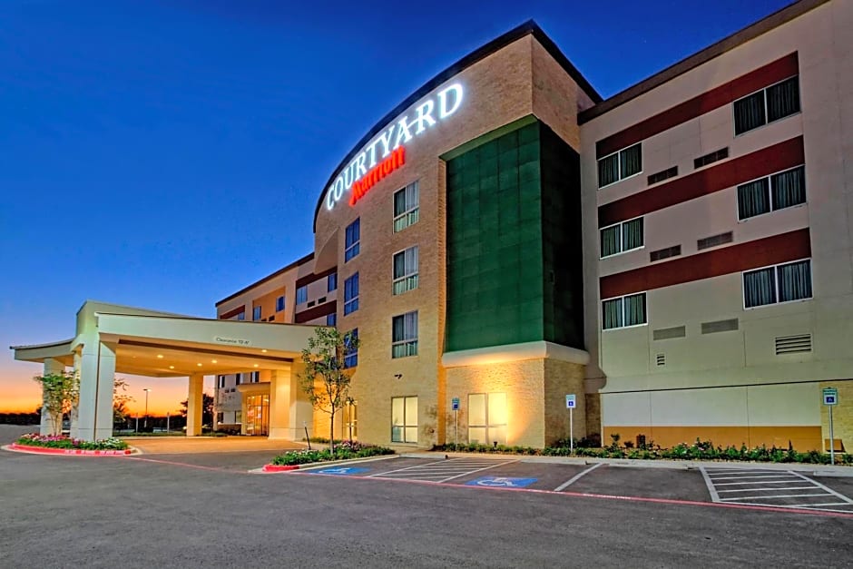 Courtyard by Marriott San Marcos